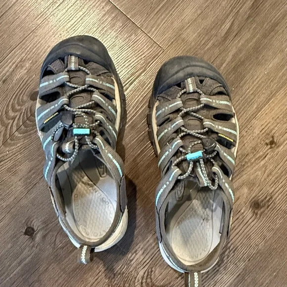 Keen Newport H2 women's size 8 sandal - Picture 2 of 3